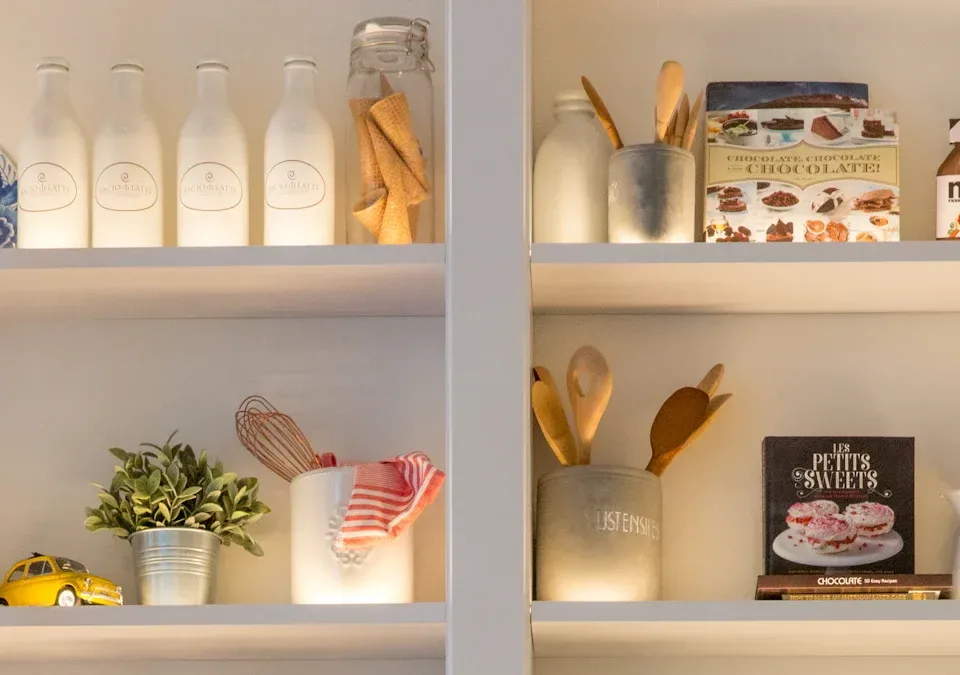 Want a Stylish Corner Pantry for Your Kitchen?