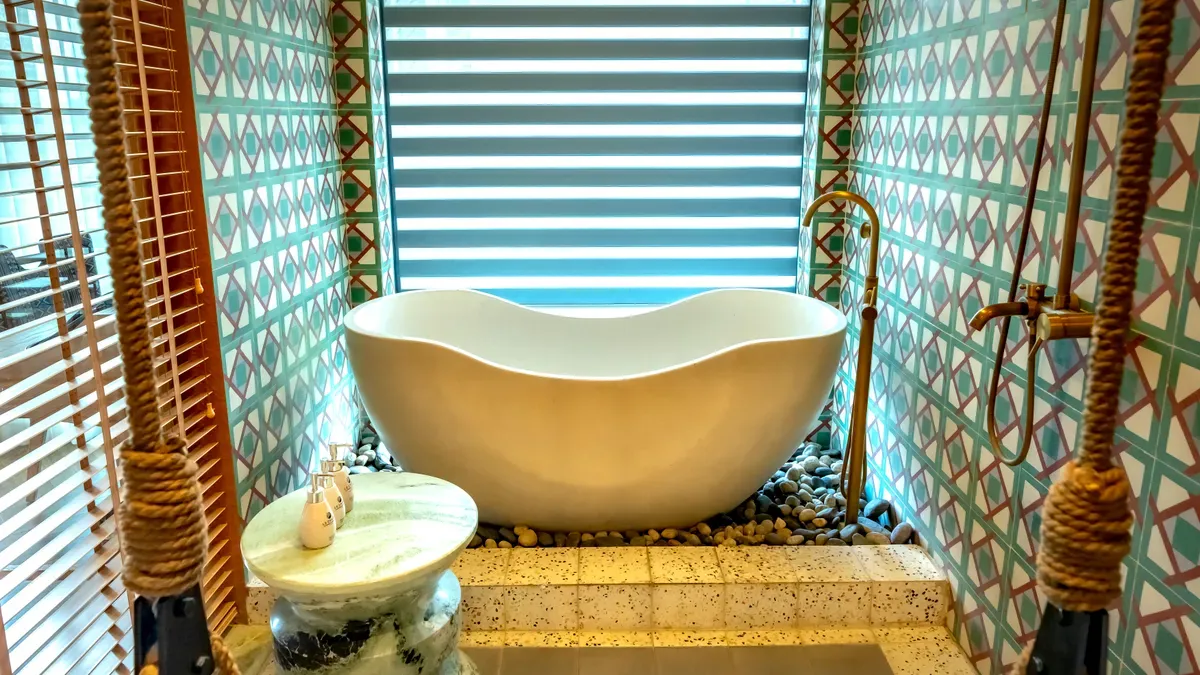 Standard tub size choices for unique home styles